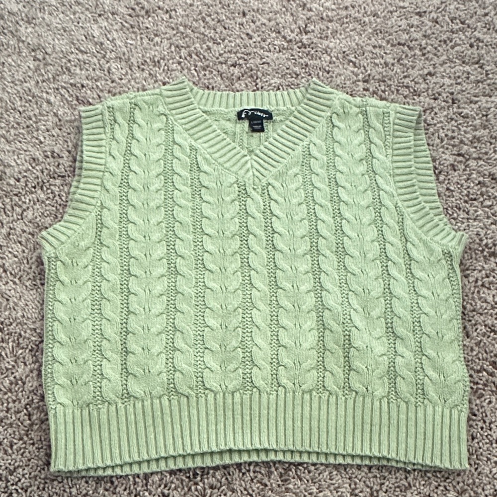 Sweater vest perfect for fall art class size 10/12